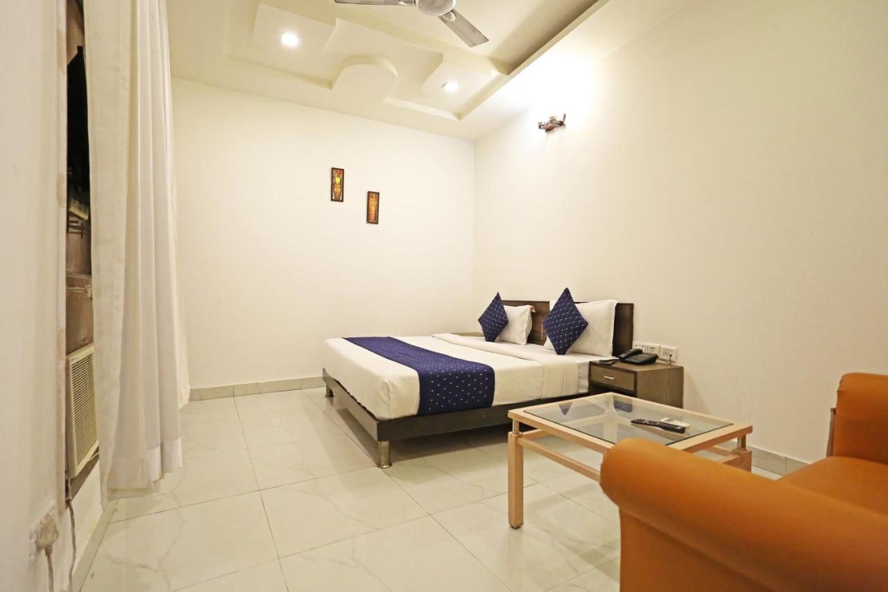 Hotel Ambrosia - A Boutique Hotel Nowe Delhi Zewnętrze zdjęcie